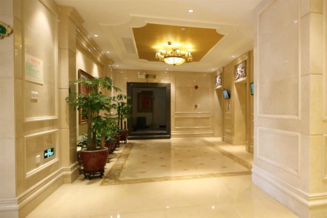Vienna International Hotel Shenzhen Qianhai Екстер'єр фото