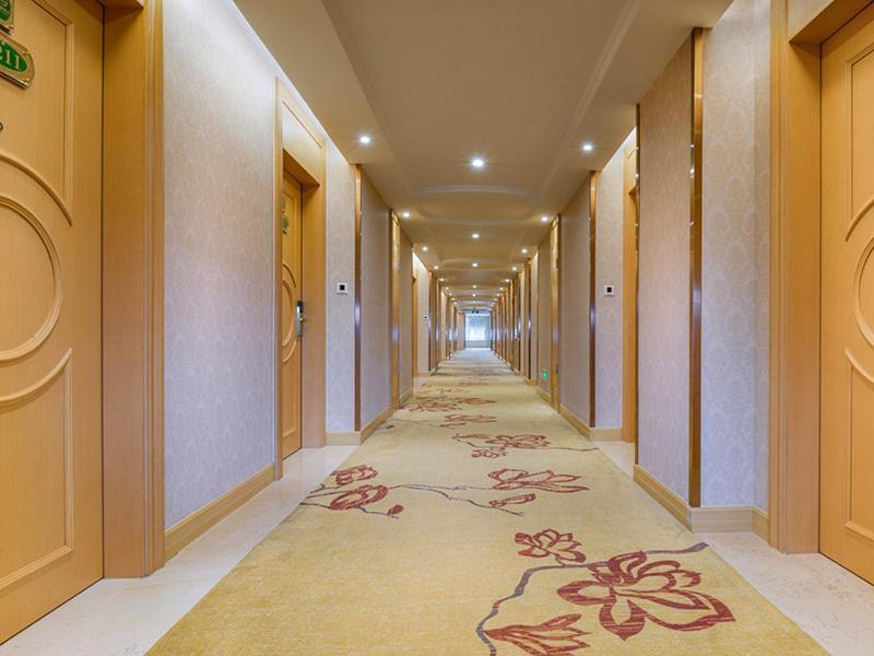 Vienna International Hotel Shenzhen Qianhai Екстер'єр фото