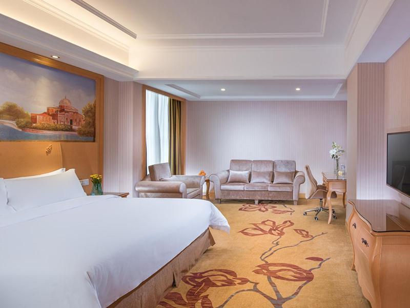Vienna International Hotel Shenzhen Qianhai Екстер'єр фото
